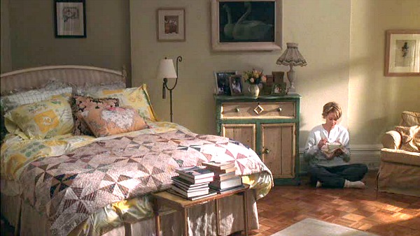 Picture from the movie You've Got Mail, where Meg Ryan sits on her floor in her bedroom with a bowl of soup.